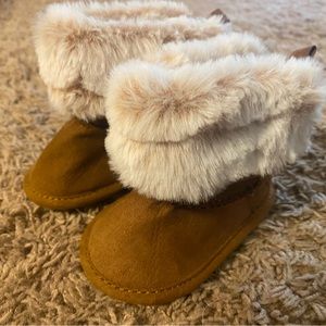 Brown infant Fur boots